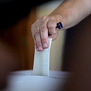 mae la inceperea votului in romania cetatenii romani votau deja in 45 de sectii din strainatate