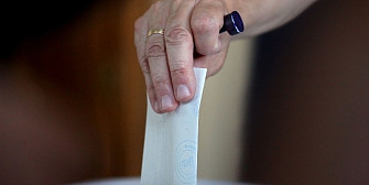 peste 18 milioane de romani cu drept de vot asteptati duminica la sectiile de votare