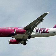 wizz air scoate  taxa pe bagajul mare de mana trasportat la bordul avioanelor