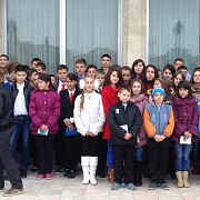 elevi din ceptura si fantanele in vizita la palatul parlamentului