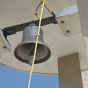 biserica amendata pentru zgomotul prea puternic al clopotelor