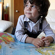 un copil roman in varsta de 5 ani declarat cel mai destept din lume