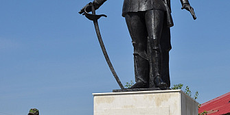 statuia lui cuza pe drumul voievozilor la gorgota judprahova