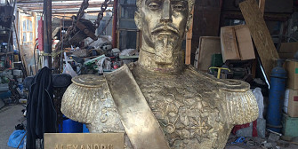 bustul lui cuza pregatit sa plece spre gura galbenei in republica moldova