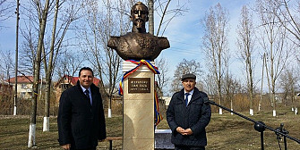 bustul lui cuza a ajuns la gura galbenei in republica moldova foto