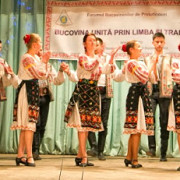 spectacol-sezatoare la voloca ucrainabucovina unita prin limba si traditiile ei