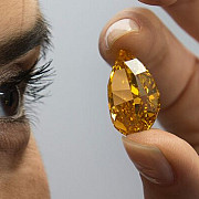 cel mai mare diamant portocaliu din lume a fost vandut cu 355 milioane de dolari