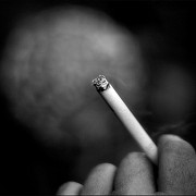 topul mondial al fumatorilor cate tigari fumeaza un roman intr-un an