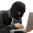 in top 10 hackeri specializati in criminalitate cibernetica sunt si trei romani