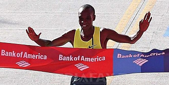 kenyanul eliud kipchoge a castigat maratonul de la chicago