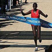 kenyenii hillary kipkogei yego si joan rotich au castigat maratonul de la atena