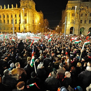 in ungaria aproape 100000 de personae au iesit in strada pentru viktor orban