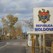 trei milioane de moldoveni isi aleg duminica presedintele
