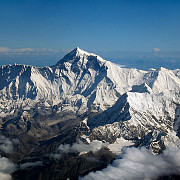 muntele everest a pierdut din inaltime din cauza cutremurului din nepal