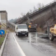 video demolarea podului cf de pe dn1 in plina desfasurare