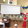 pianul cu poeme un cadou al primariei breaza pentru doamnele din localitate