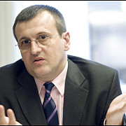 europarlamentarul cristian preda a fost suspendat din pdl