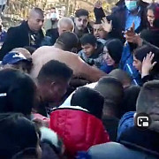 video sute de persoane s-au imbulzit la o inmormantare la sangeru unde e politia