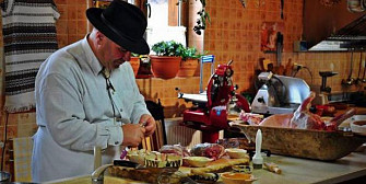 targ de produse traditionale din moldova in curtea madr