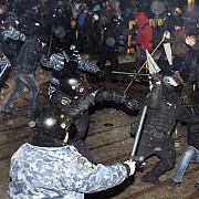 violente la cernauti politia a intervenit cu gaze lacrimogene