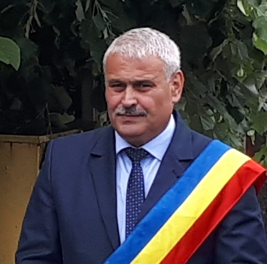constantin chioveanu primarul comunei ceptura candideaza pentru un nou mandat ca independent