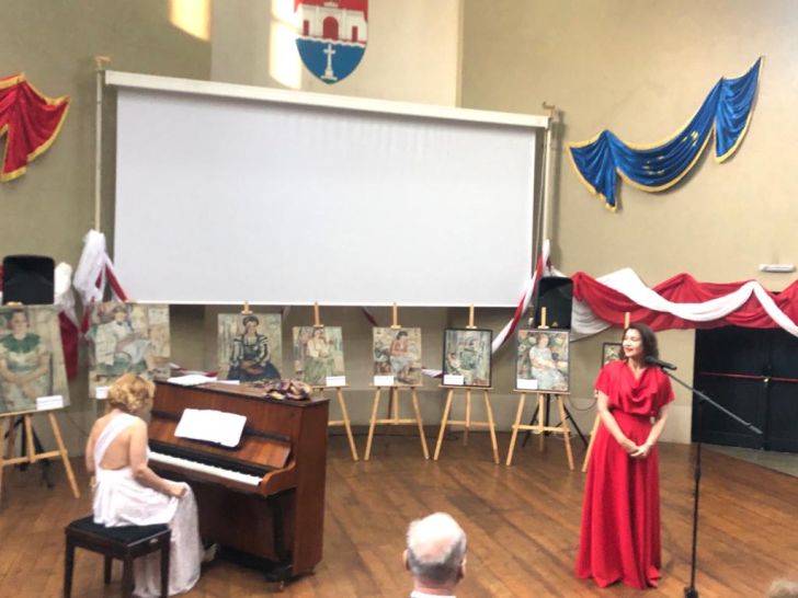 pianul cu poeme un cadou al primariei breaza pentru doamnele din localitate