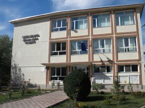 colegiul de arta carmen sylva din ploiesti dotat cu instrumente muzicale noi  gratie unei donatii importante