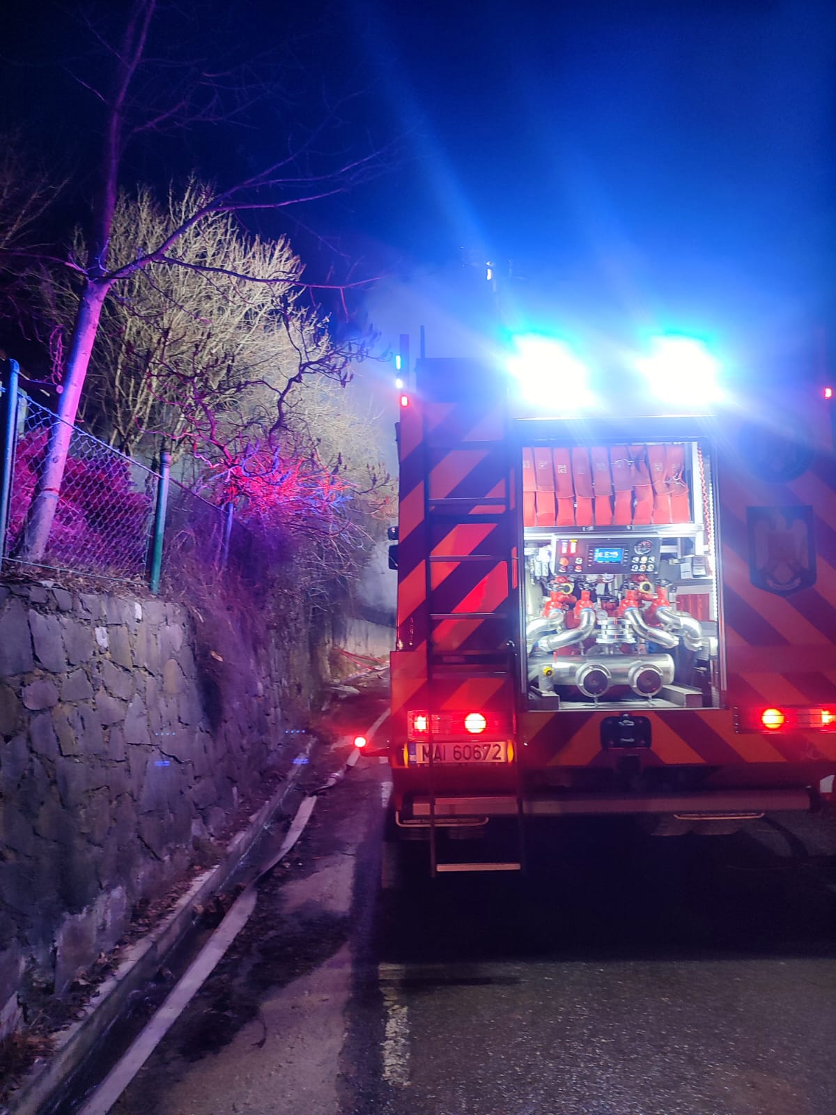 incendiu devastator in valea doftanei o femeie  a pierit in flacari