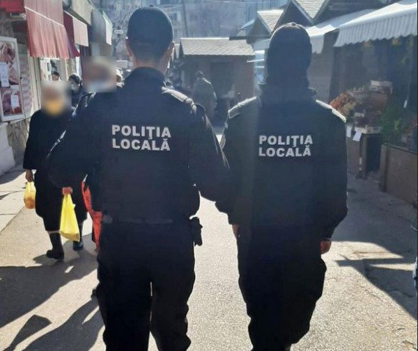 mai multe patrule ale politiei locale pe strazile din ploiesti