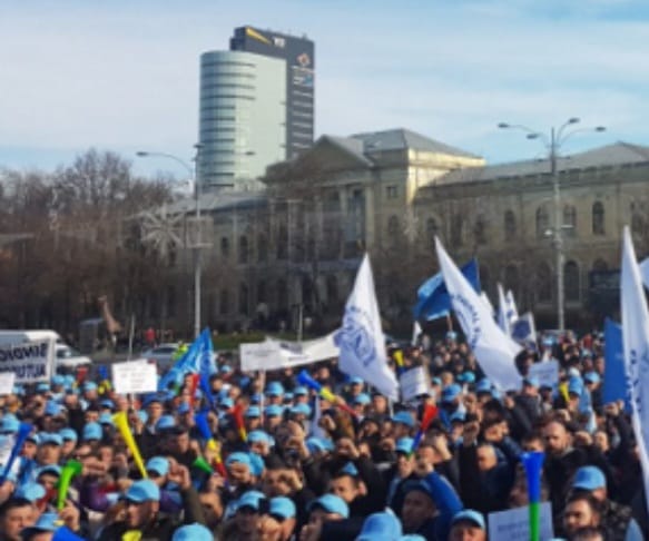 proteste in educatie mii de profesori risca sa-si piarda locul de munca