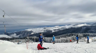 pregatiri pentru deschiderea sezonului de schi