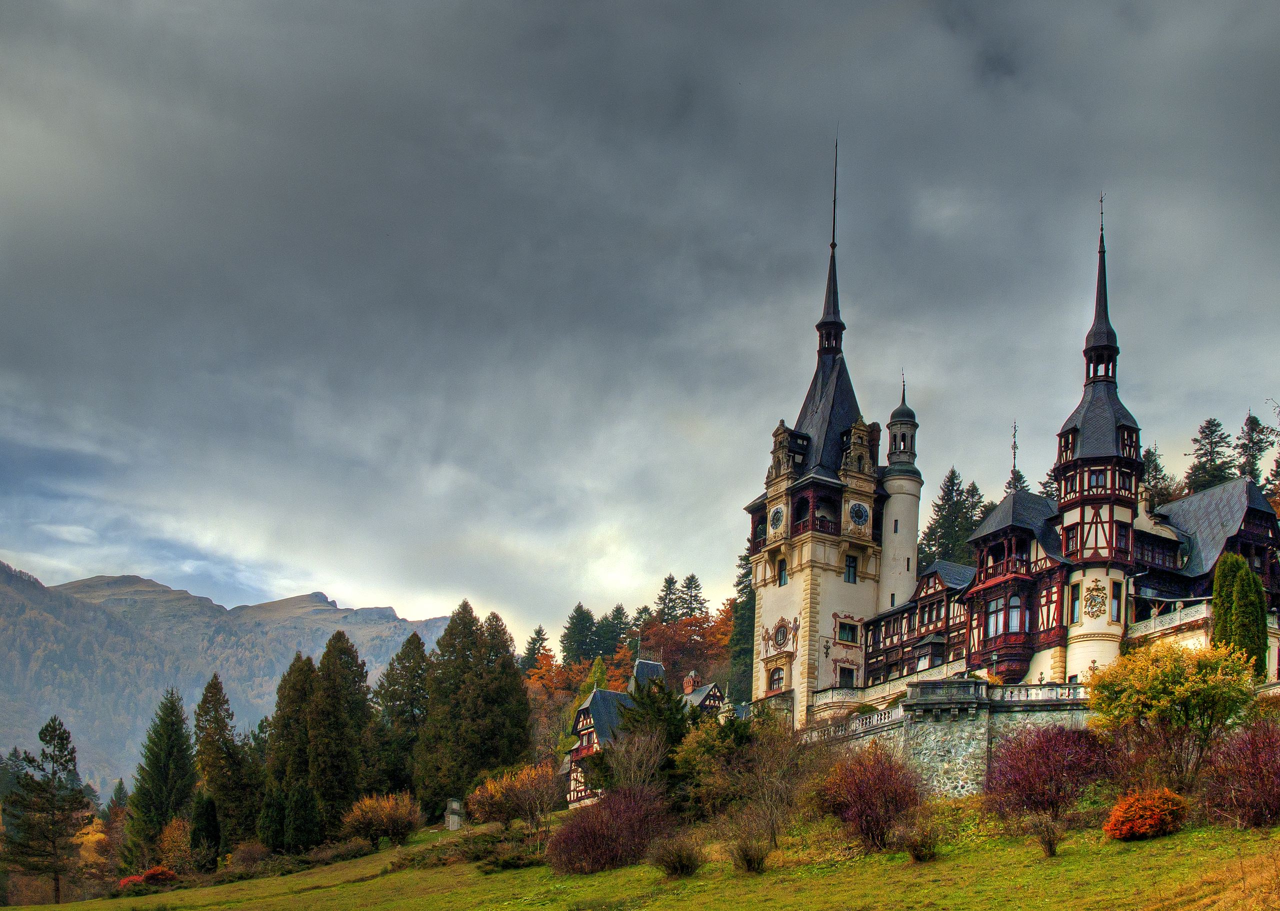 furtuna devastatoare din sinaia a lovit castelul peles si alte monumente istorice ministerul culturii intervine urgent