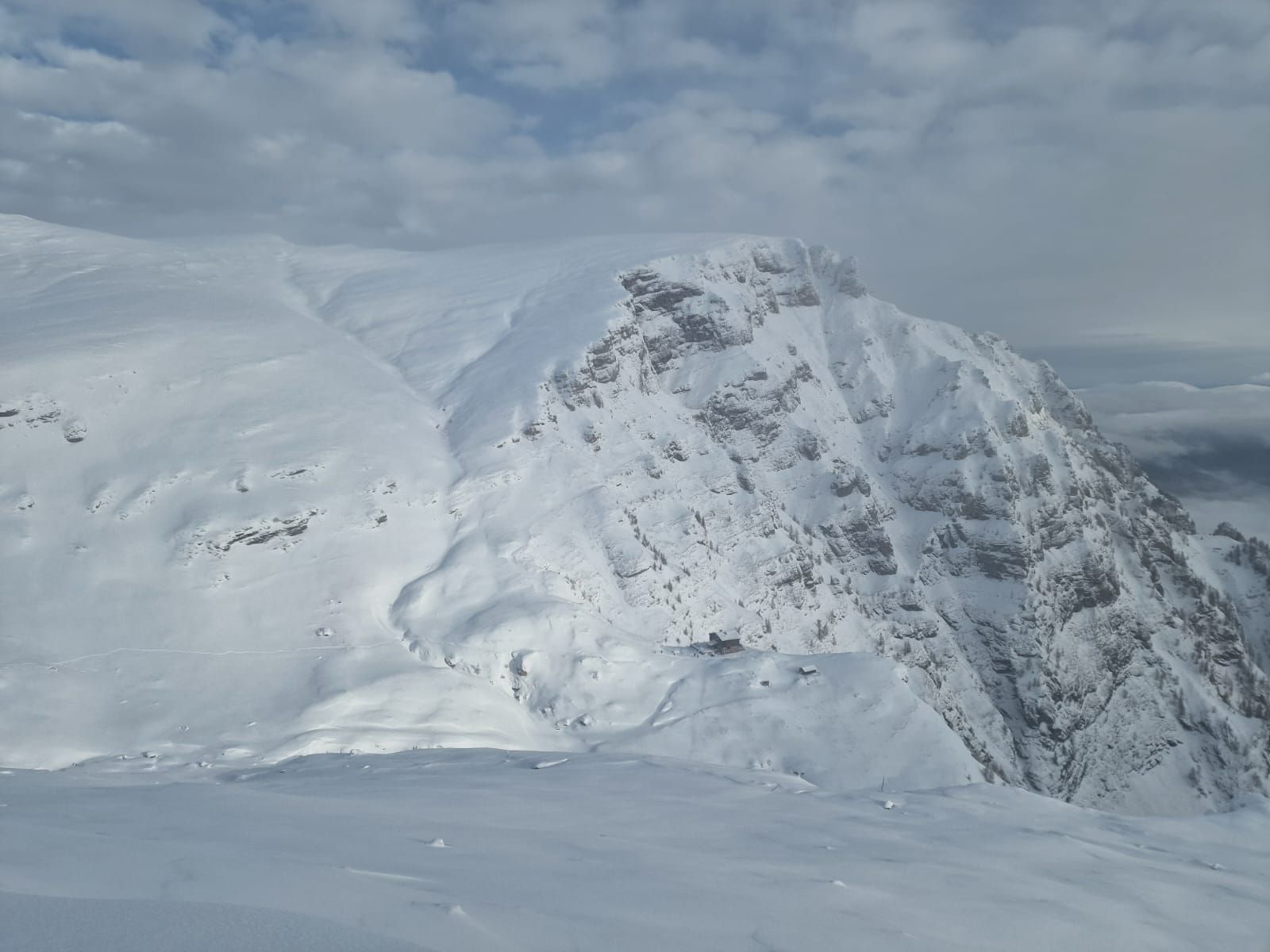 alerta de avalansa in bucegi baiului si ciucas riscul este extrem de mare