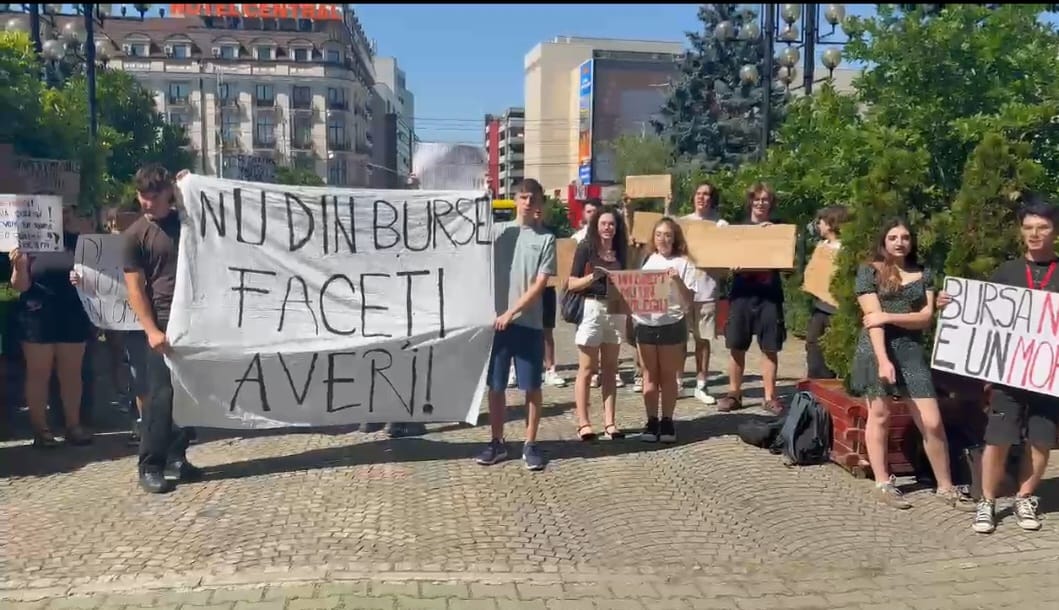 elevi si studenti in strada dupa ce guvernul a anuntat le taie bursele