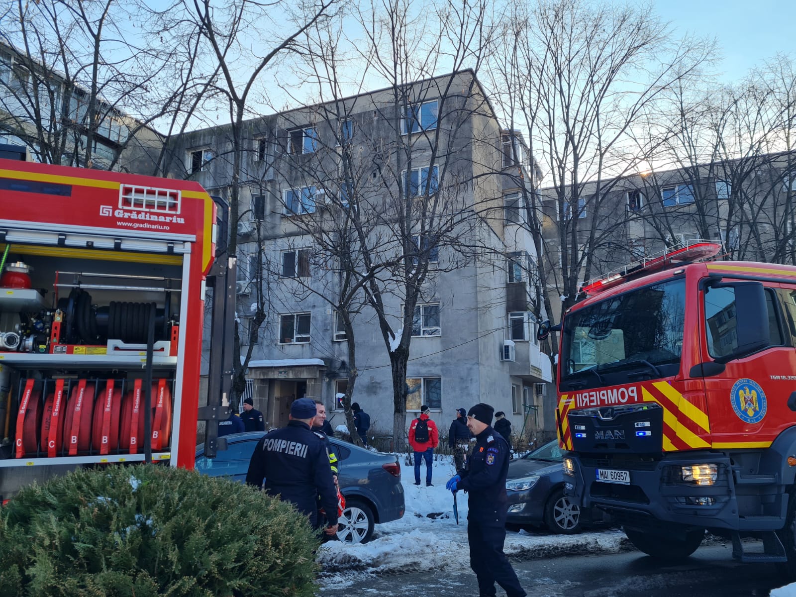 incendiu intr-un bloc din ploiestisase persoane evacuate