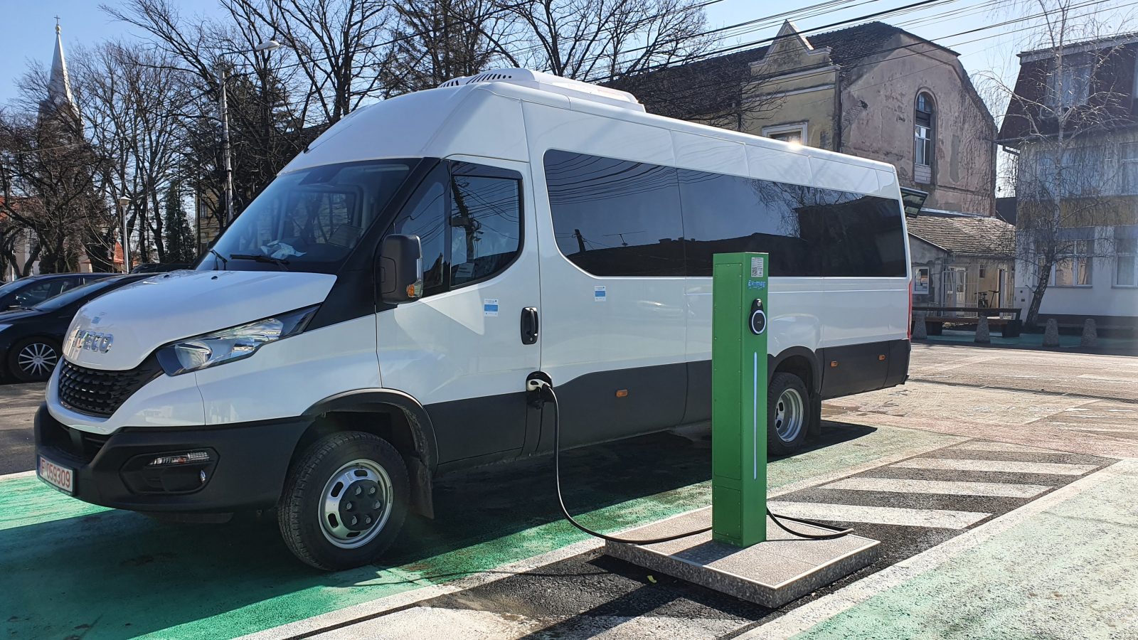 elevii din opt localitati prahovene vor merge la scoala cu microbuze electrice