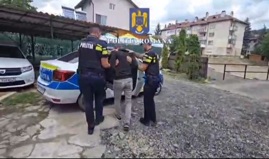 doi barbati ridicati de mascati dupa un jaf ca-n filme in stefesti