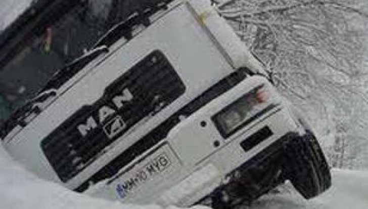 România sub zăpadă/ Vezi care sunt drumurile cu probleme