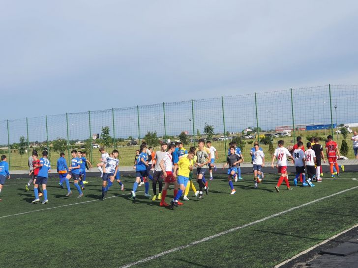 Parlamentarii pregătesc interzicerea fumatului în restaturante și baruri