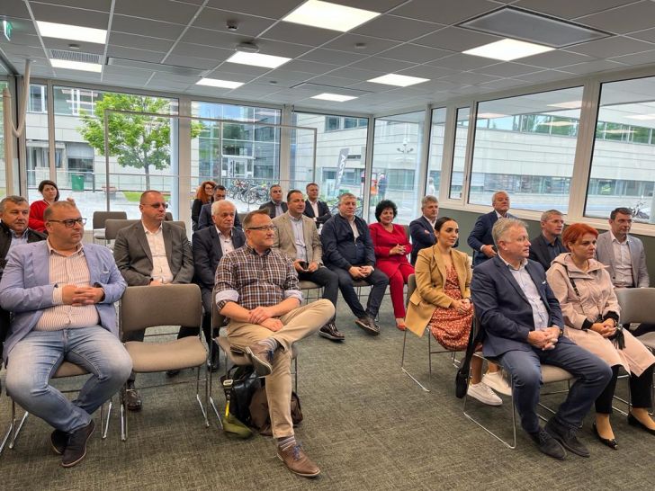 Câştigătoarea marelui premiu la Loto 6/49 şi-a ridicat banii