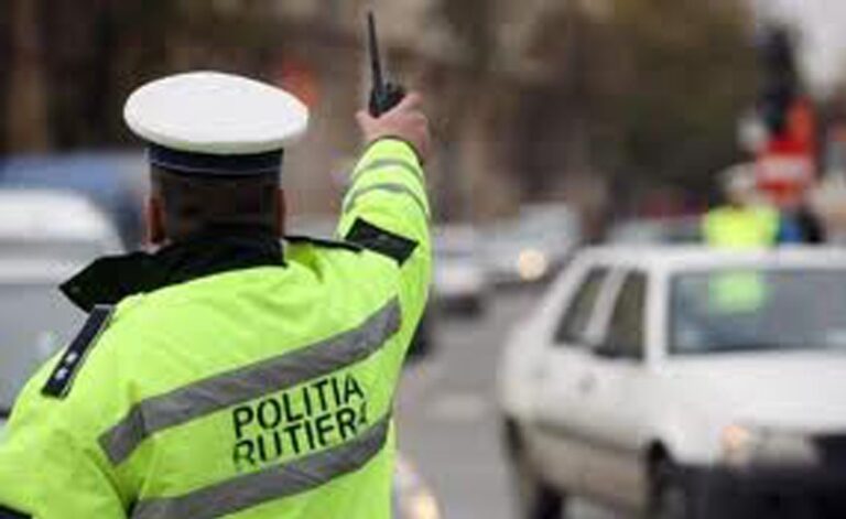 Transport ilegal de persoane, depistat pe DN1B. Cinci șoferi sancționați