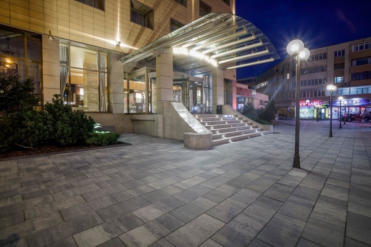 Ion Ţiriac a vândut UniCredit Ţiriac Bank