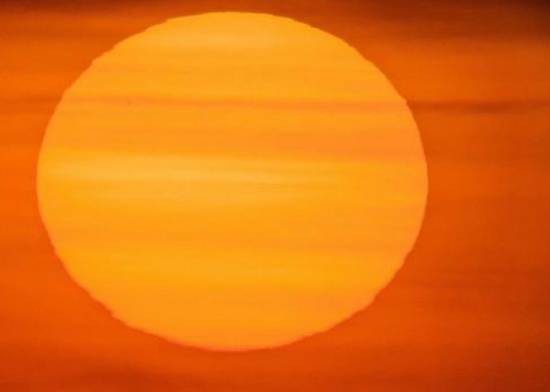 Vine infernul! 39°C la umbră, furtuni violente la munte și nopți tropicale care nu lasă niciun colț de răcoare!