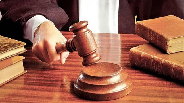 Judecătorii CCR rămân fără răsplata de aur? Primele de 35.000 de euro  ar putea fi istorie!