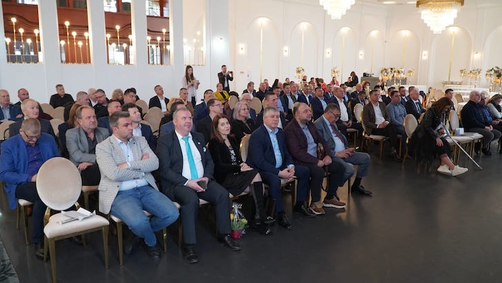 Tinerii moldoveni au  plecat spre Bucureşti. Cel mai mare miting pro unire în weekend în capitală!