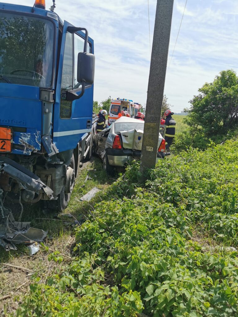 Accident groaznic pe litoral. Un parapantist s-a lovit de firele de înaltă tensiune