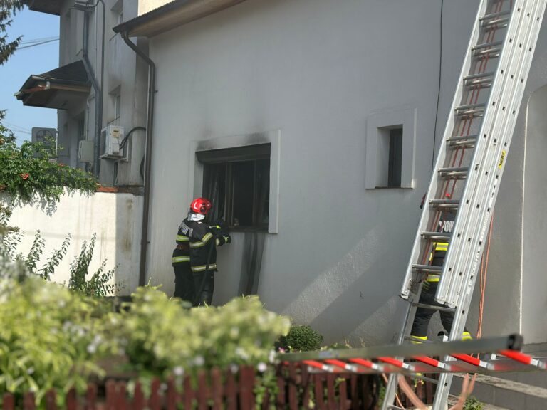 Incendiu la o locuință din Ploiești