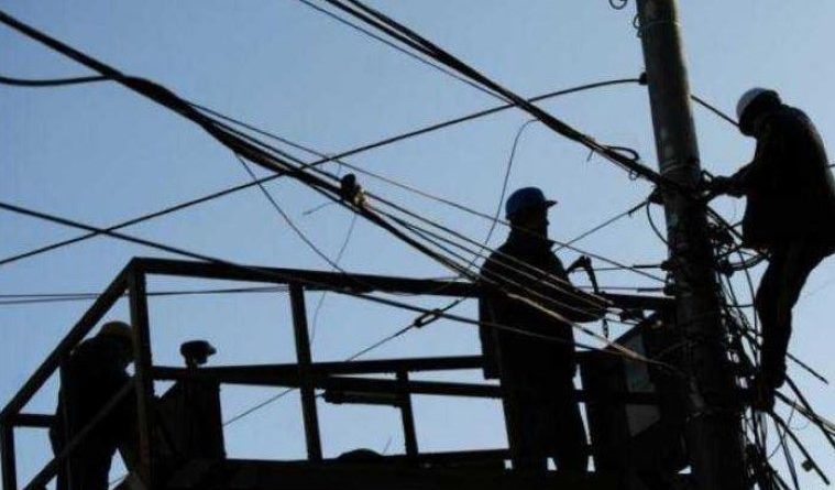 Furtuna a lăsat fără curent electric mii de consumatori din Prahova