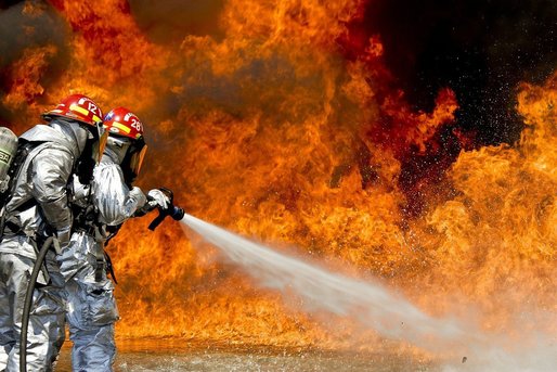 Incendiu major într-o casă din Vadu Săpat. Bărbat grav rănit