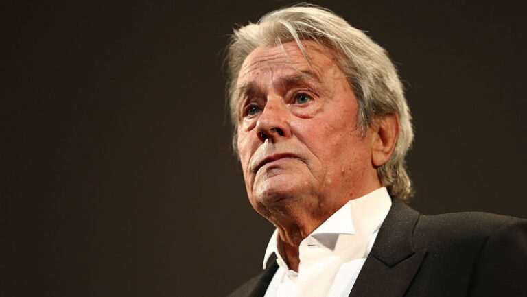 A murit Alain Delon!